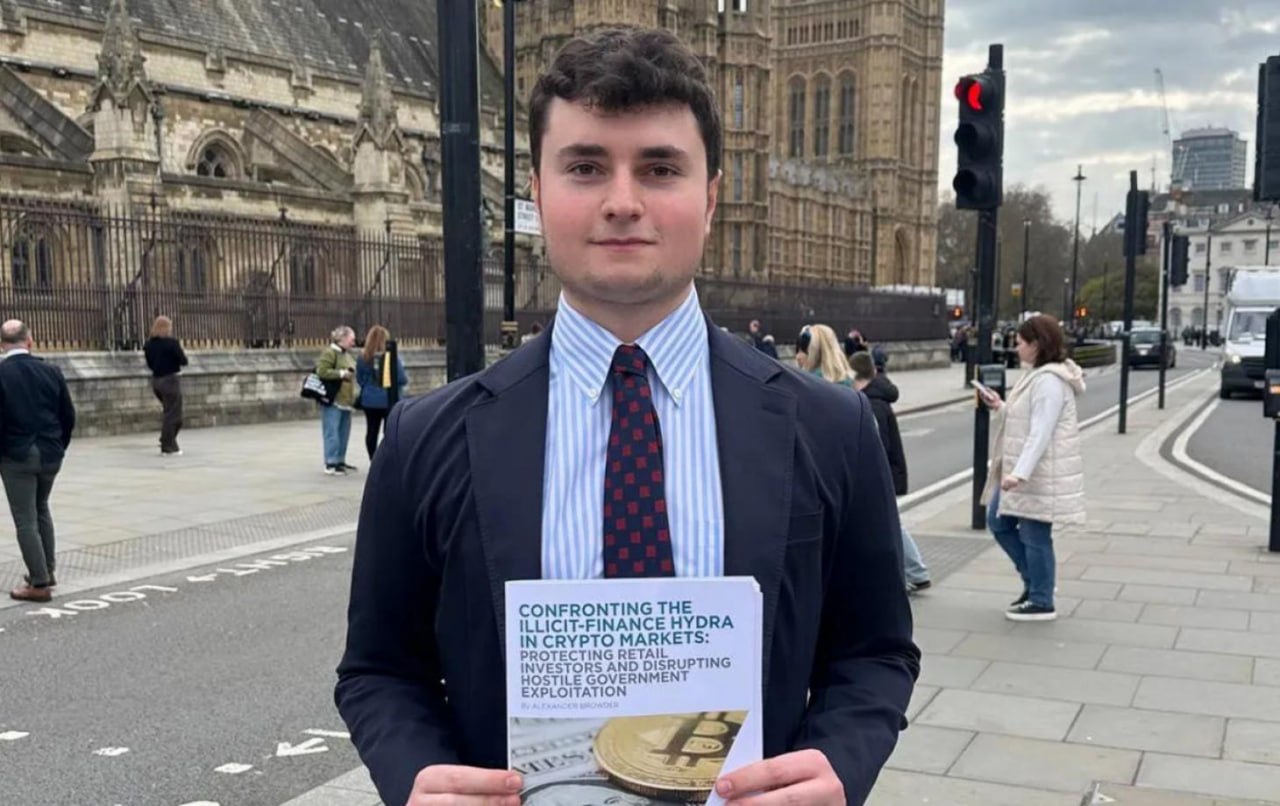 Russia imposed sanctions on a 17-year-old teenager for claiming that A7A5 helps circumvent Western sanctions.