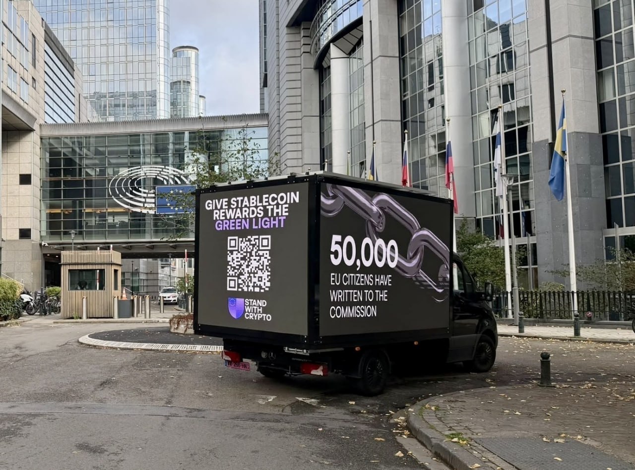 50,000 Europeans call on the EU to relax restrictions on stablecoin rewards as part of the MiCA review
