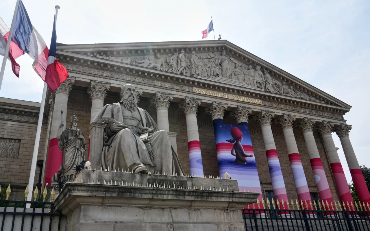 Les législateurs français ont soutenu l’introduction d’une taxe sur les swaps pour les stablecoins à partir du 1er janvier 2027.